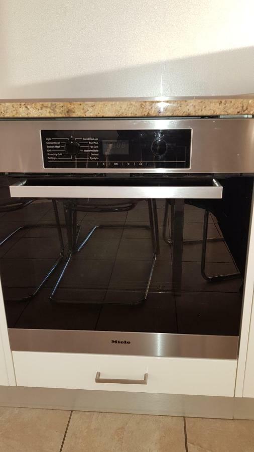Acushla Accommodation Esplanade Living Self Check-In Self Check-Out West Beach المظهر الخارجي الصورة