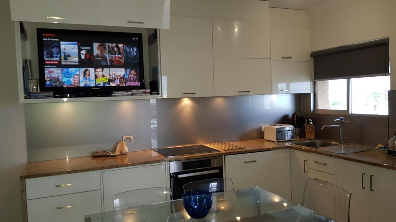 Acushla Accommodation Esplanade Living Self Check-In Self Check-Out West Beach المظهر الخارجي الصورة